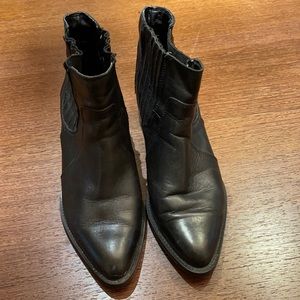 Black leather Chelsea boot size 8.
